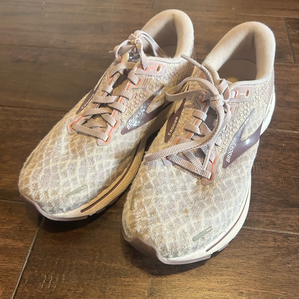 Brooks Women's Athletic Shoes - Cream and Purple